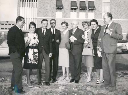 Con Dámaso Alonso, Gloria Fuertes, Luis Rosales y otros amigos.