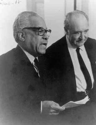 Nicolás Guillen y Gabriel Celaya. Presentación en La Lineal, Cuba, 1968.